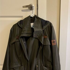 Columbia | Dark Olive Trenchcoat (S)